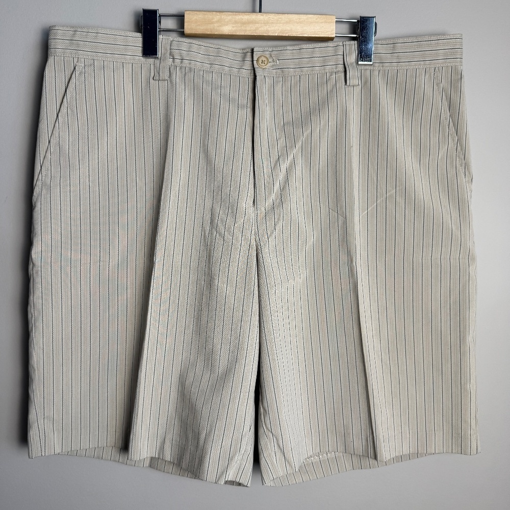 Izod XFG Men's 40 Lightweight Striped Golf Shorts Beige/Tan Outdoor Performance